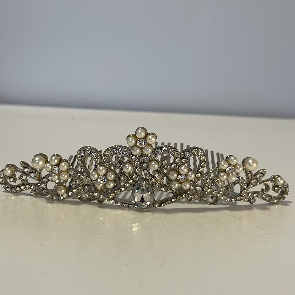 Comb Style Tiara - Picture 2 of 4
